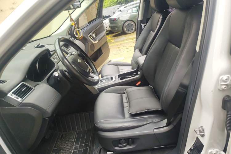 Used Land Rover Discovery Sport 2018 240 PS SE Version Left Front Seat
