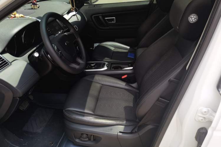 Used Land Rover Discovery Sport 2018 240 PS PURE Edition Left Front Seat