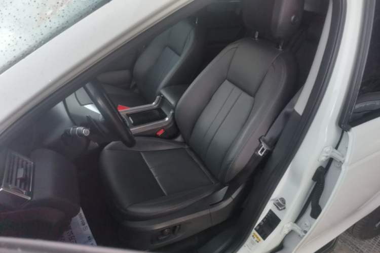 Used Land Rover Discovery Sport 2018 240 PS SE Version Left Front Seat