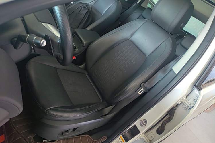 Used Land Rover Discovery Sport 2018 240 PS PURE Edition Left Front Seat