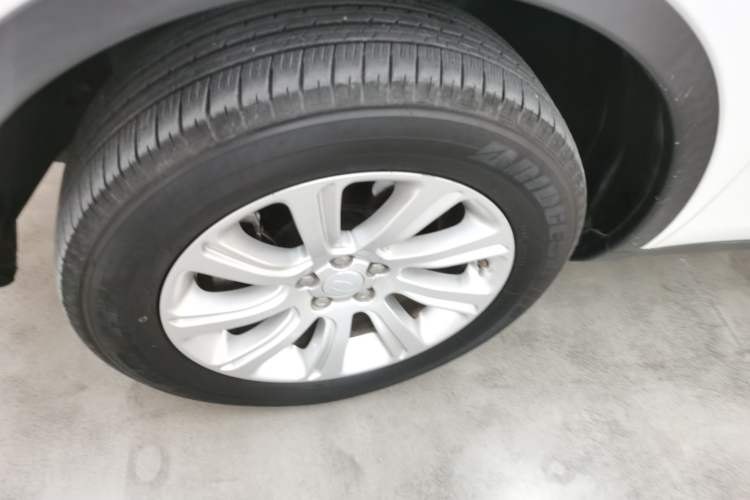 Used Land Rover Discovery Sport 2018 240 PS PURE Edition Left Front Wheel Hub