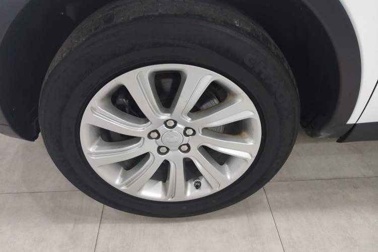 Used Land Rover Discovery Sport 2018 240 PS PURE Edition Left Front Wheel Hub