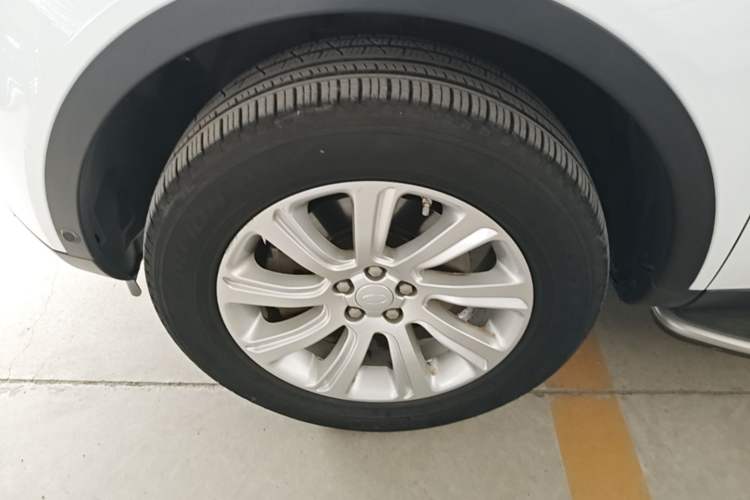 Used Land Rover Discovery Sport 2018 240 PS SE Version Left Front Wheel Hub