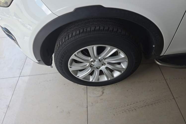 Used Land Rover Discovery Sport 2018 240 PS SE Version Left Front Wheel Hub