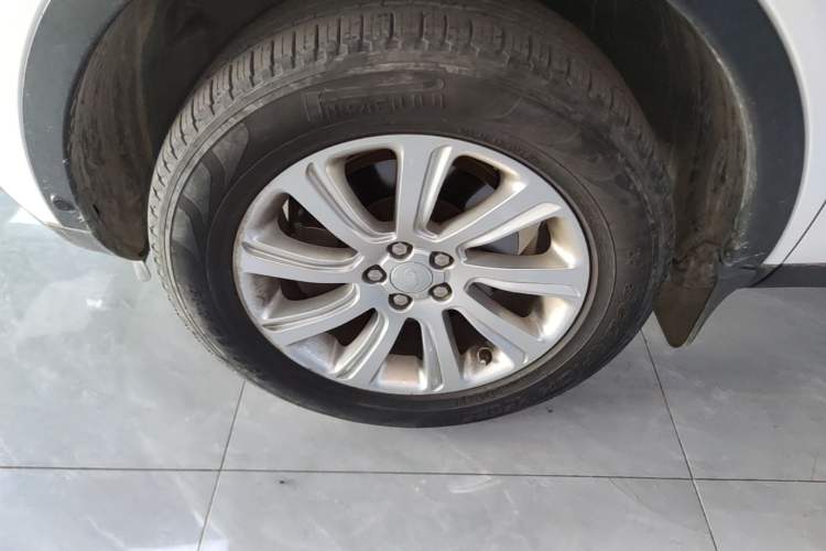 Used Land Rover Discovery Sport 2018 240 PS SE Version Left Front Wheel Hub