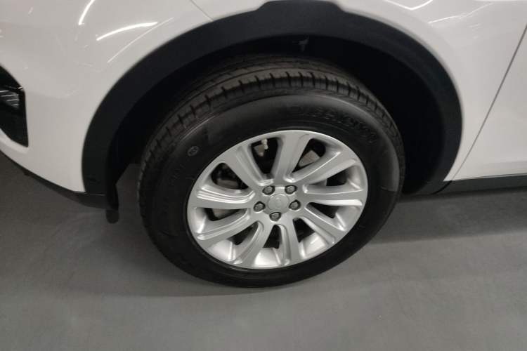 Used Land Rover Discovery Sport 2018 240 PS SE Version Left Front Wheel Hub
