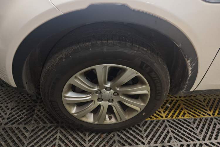 Used Land Rover Discovery Sport 2018 240 PS SE Version Left Front Wheel Hub