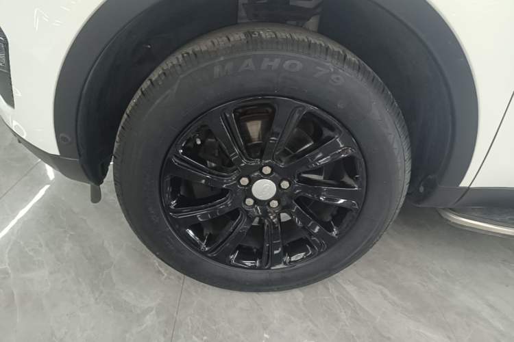 Used Land Rover Discovery Sport 2018 240 PS SE Version Left Front Wheel Hub