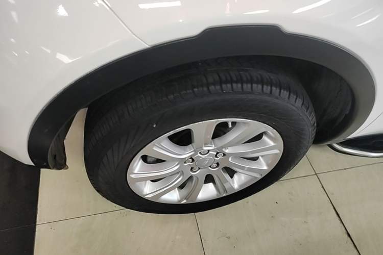 Used Land Rover Discovery Sport 2018 200 PS PURE Edition Left Front Wheel Hub