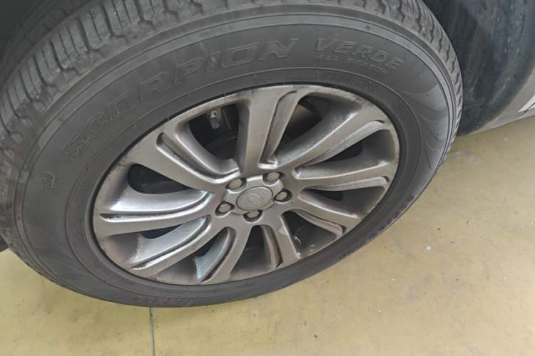 Used Land Rover Discovery Sport 2018 240 PS SE Version Left Front Wheel Hub