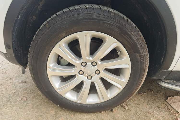 Used Land Rover Discovery Sport 2018 240 PS SE Version Left Front Wheel Hub