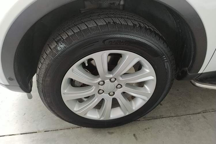 Used Land Rover Discovery Sport 2018 240 PS SE Version Left Front Wheel Hub