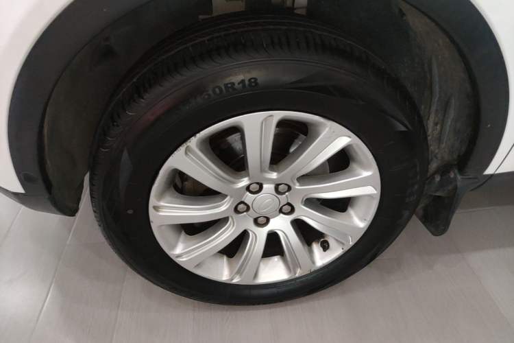 Used Land Rover Discovery Sport 2018 200 PS PURE Edition Left Front Wheel Hub