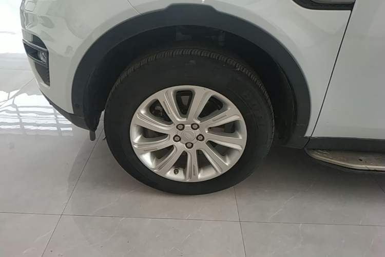 Used Land Rover Discovery Sport 2018 240 PS SE Version Left Front Wheel Hub