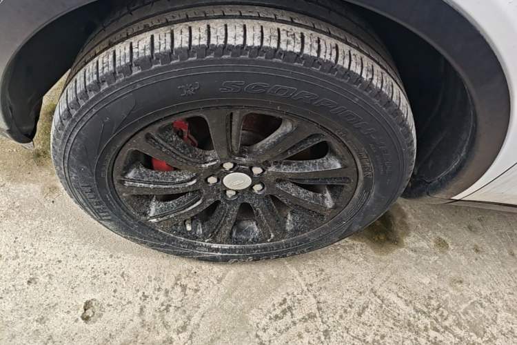 Used Land Rover Discovery Sport 2018 240 PS PURE Edition Left Front Wheel Hub