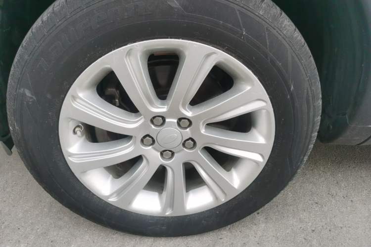 Used Land Rover Discovery Sport 2018 240 PS SE Version Left Front Wheel Hub