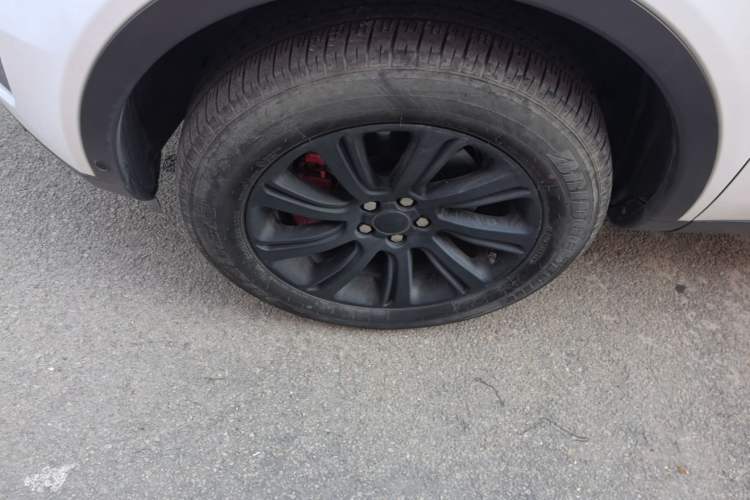 Used Land Rover Discovery Sport 2018 240 PS SE Version Left Front Wheel Hub