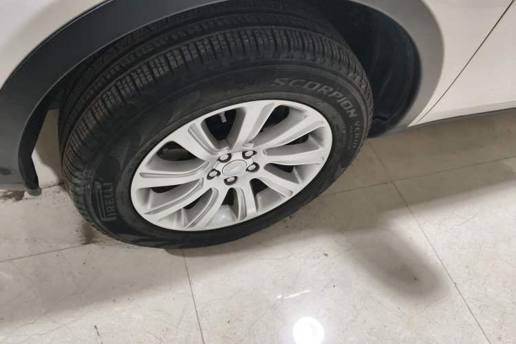 Used Land Rover Discovery Sport 2018 240 PS SE Version Left Front Wheel Hub