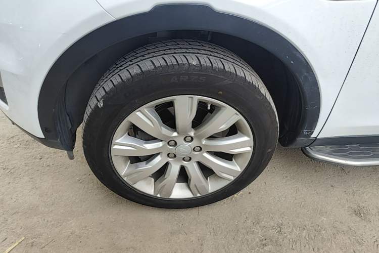 Used Land Rover Discovery Sport 2018 240 PS HSE LUXURY Edition Left Front Wheel Hub