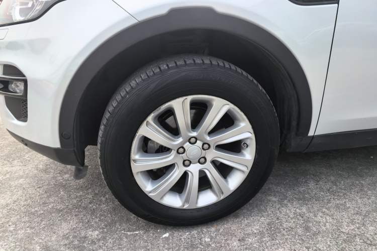 Used Land Rover Discovery Sport 2018 240 PS SE Version Left Front Wheel Hub