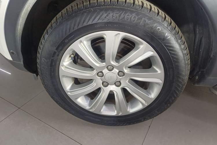 Used Land Rover Discovery Sport 2018 240 PS SE Version Left Front Wheel Hub