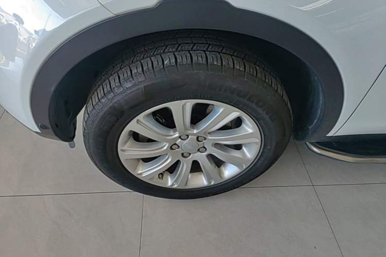 Used Land Rover Discovery Sport 2018 240 PS PURE Edition Left Front Wheel Hub