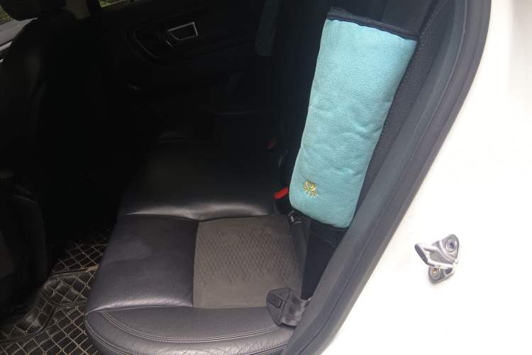Used Land Rover Discovery Sport 2018 240 PS PURE Edition Left Rear Seat