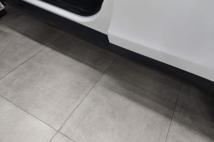 Used Land Rover Discovery Sport 2018 240 PS PURE Edition Left Side Sill
