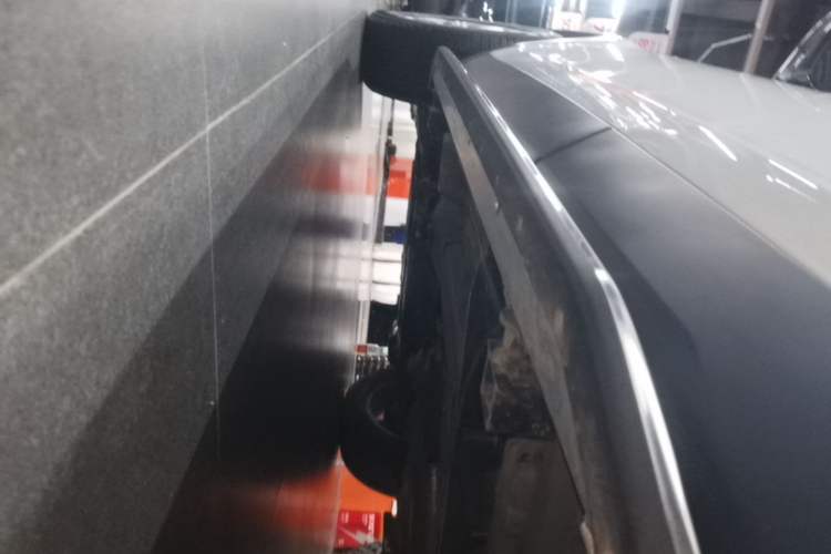 Used Land Rover Discovery Sport 2018 240 PS SE Version Left Side Sill
