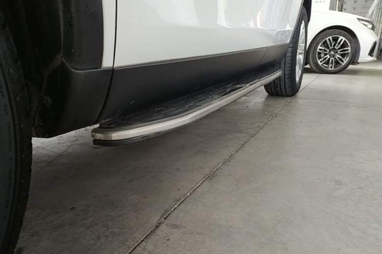 Used Land Rover Discovery Sport 2018 240 PS SE Version Left Side Sill