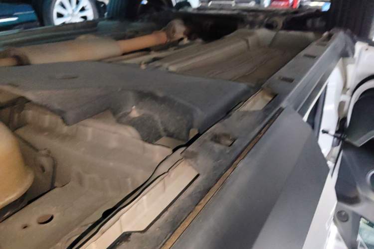 Used Land Rover Discovery Sport 2018 240 PS SE Version Left Side Sill