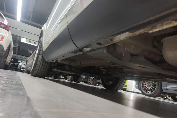 Used Land Rover Discovery Sport 2018 240 PS SE Version Left Side Sill