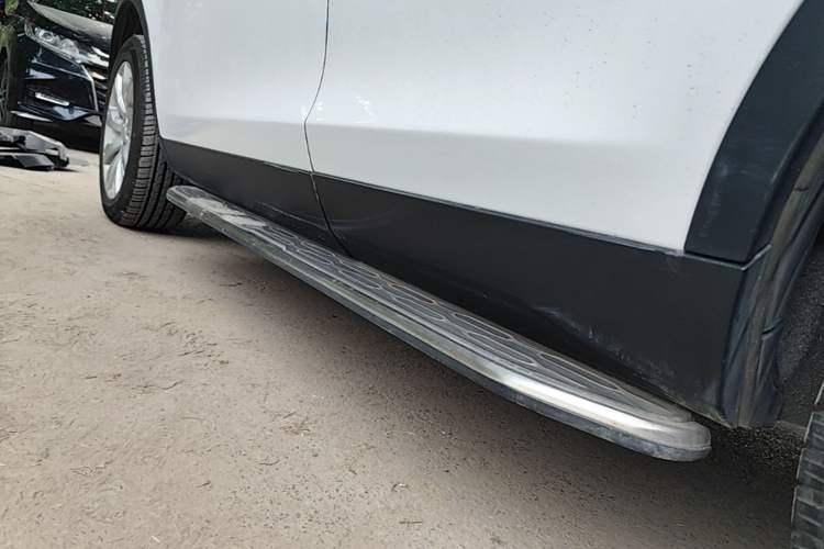 Used Land Rover Discovery Sport 2018 240 PS HSE LUXURY Edition Left Side Sill