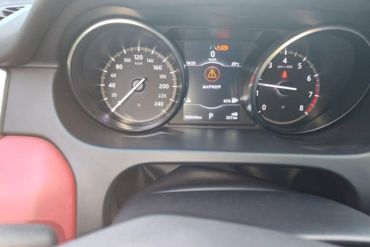 Used Land Rover Discovery Sport 2018 240 PS HSE Version Odometer Close Up