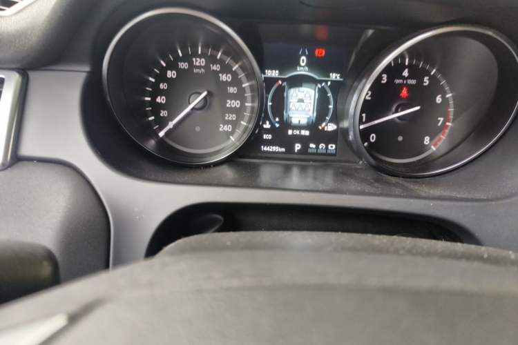 Used Land Rover Discovery Sport 2018 240 PS SE Version Odometer Close Up