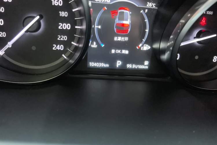 Used Land Rover Discovery Sport 2018 240 PS HSE LUXURY Edition Odometer Close Up