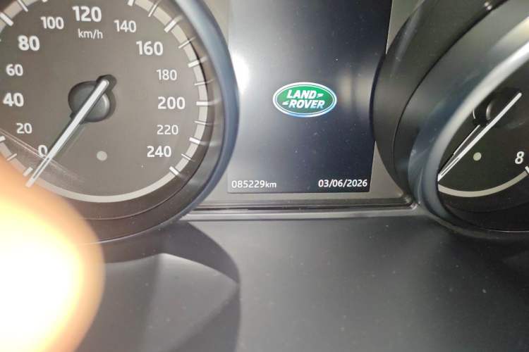 Used Land Rover Discovery Sport 2018 240 PS SE Version Odometer Close Up