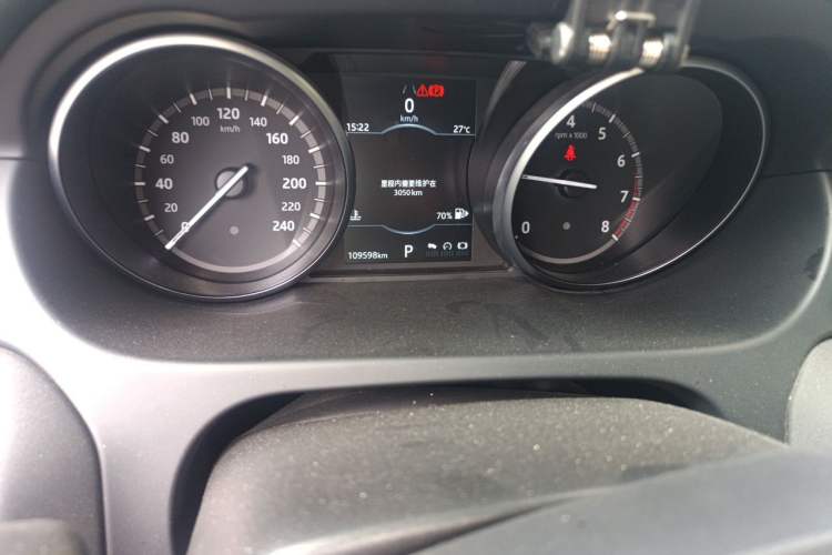Used Land Rover Discovery Sport 2018 240 PS SE Version Odometer Close Up