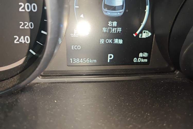Used Land Rover Discovery Sport 2018 240 PS SE Version Odometer Close Up