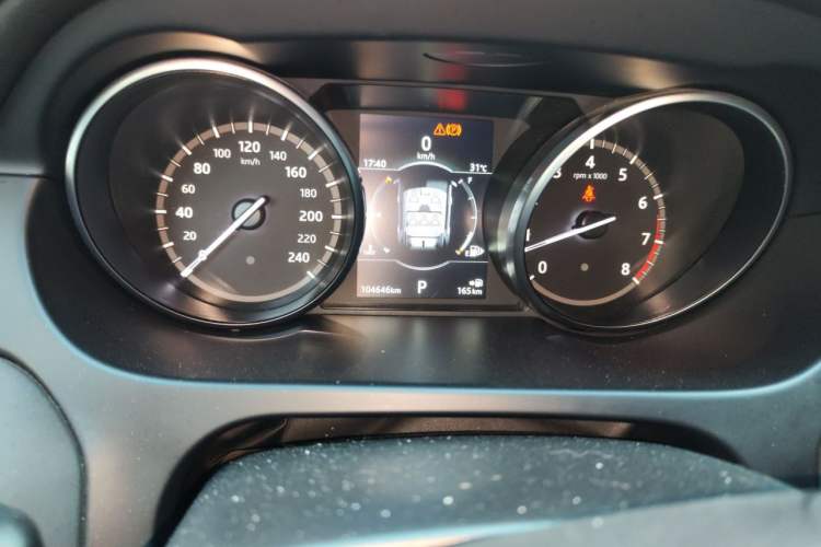 Used Land Rover Discovery Sport 2018 240 PS SE Version Odometer Close Up