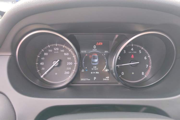 Used Land Rover Discovery Sport 2018 240 PS SE Version Odometer Close Up