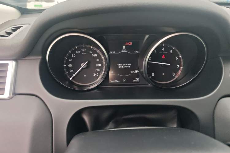 Used Land Rover Discovery Sport 2018 240 PS HSE Version Odometer Close Up