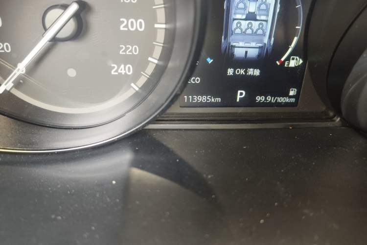 Used Land Rover Discovery Sport 2018 240 PS SE Version Odometer Close Up