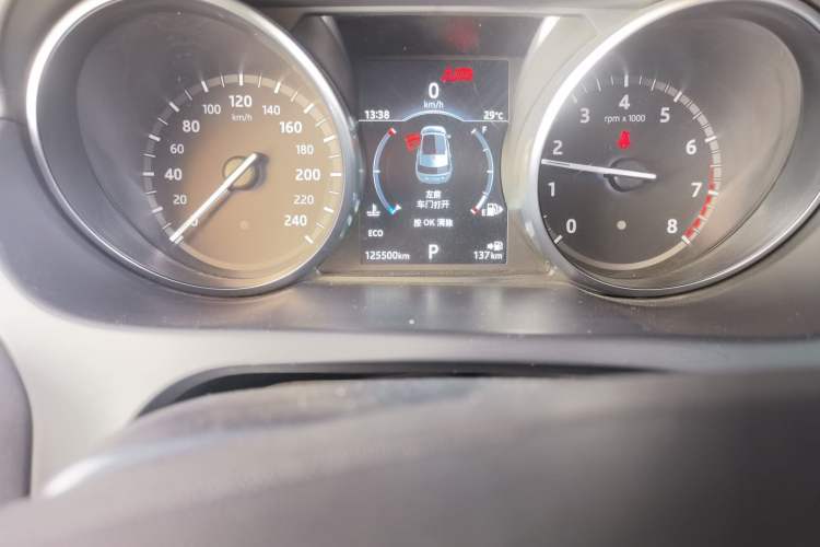 Used Land Rover Discovery Sport 2018 240 PS SE Version Odometer Close Up