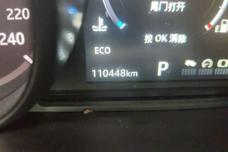 Used Land Rover Discovery Sport 2018 240 PS HSE Version Odometer Close Up