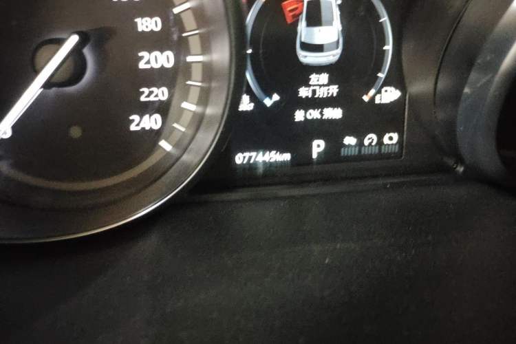 Used Land Rover Discovery Sport 2018 240 PS SE Version Odometer Close Up