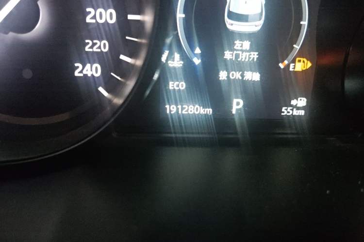 Used Land Rover Discovery Sport 2018 240 PS SE Version Odometer Close Up