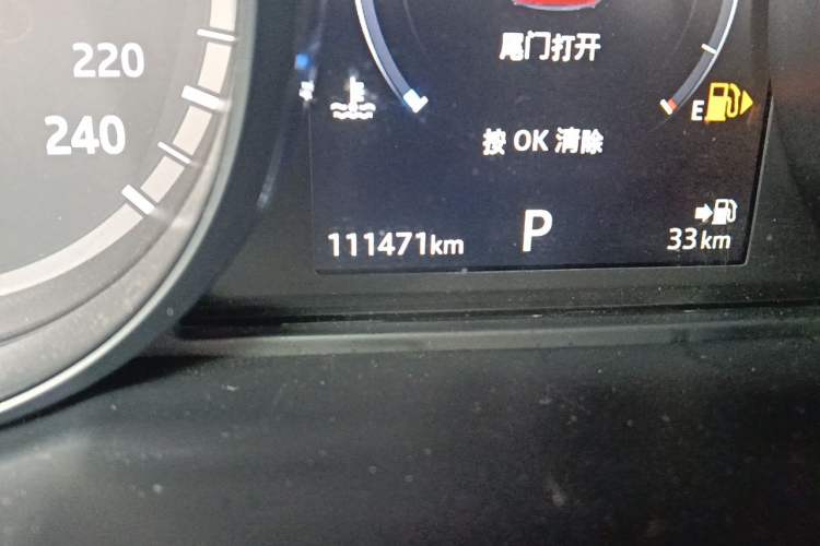 Used Land Rover Discovery Sport 2018 240 PS HSE Version Odometer Close Up