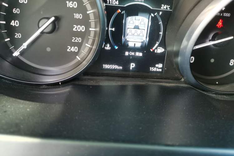 Used Land Rover Discovery Sport 2018 240 PS SE Version Odometer Close Up