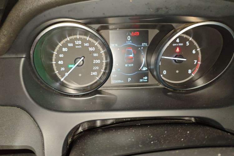 Used Land Rover Discovery Sport 2018 240 PS SE Version Odometer Close Up